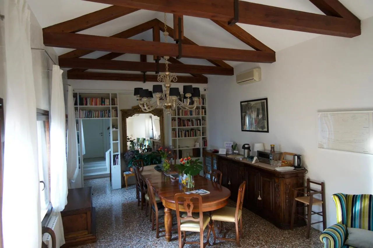 Casa Colleoni Bed & Breakfast Venice 2*,  Italy