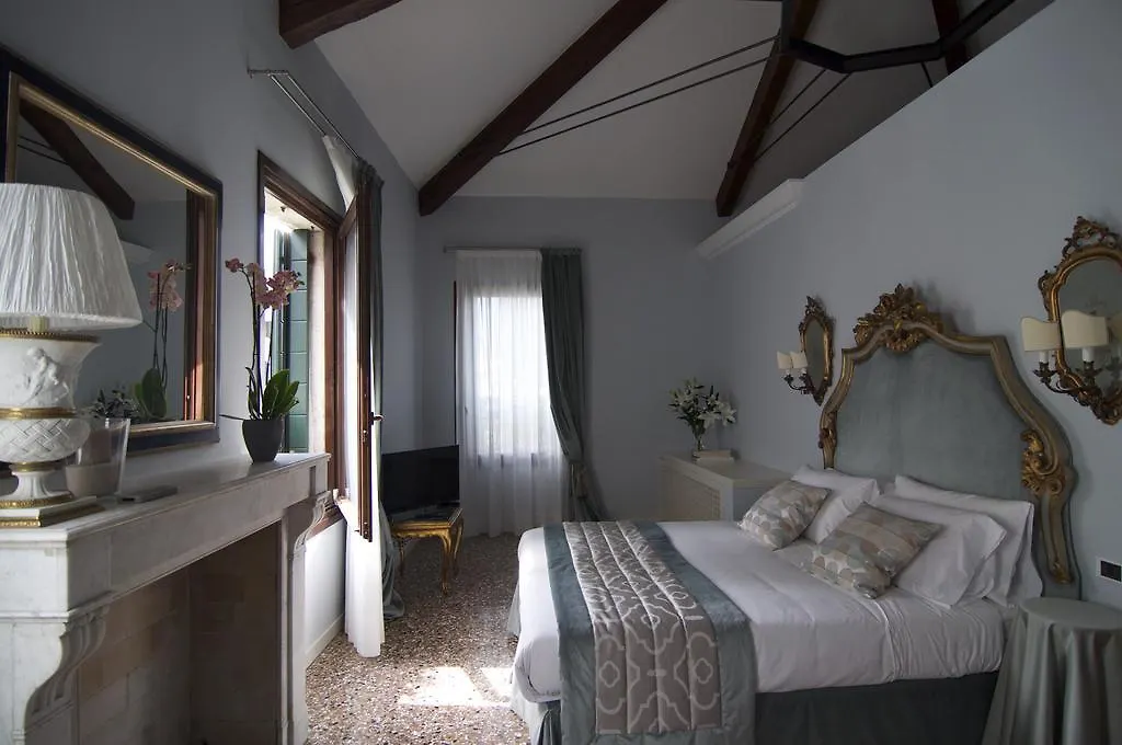 Casa Colleoni Bed & Breakfast Venice 2*,  Italy