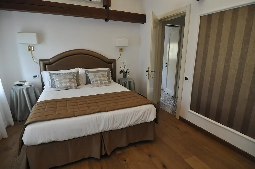 **  Casa Colleoni Bed & Breakfast Venice Italy