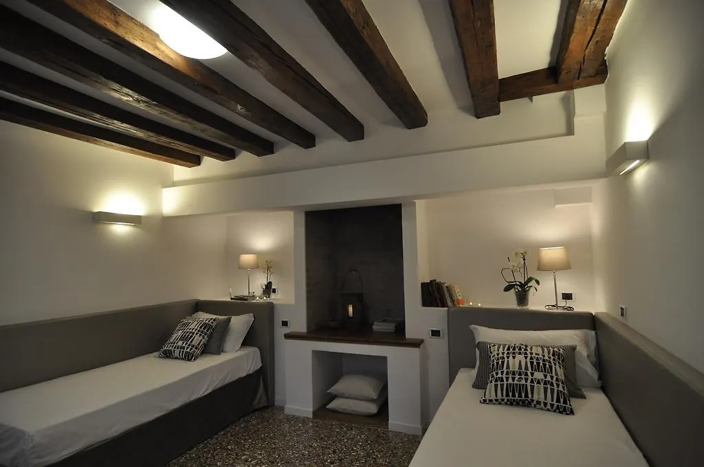 Casa Colleoni Bed & Breakfast Venice 2*,  Italy