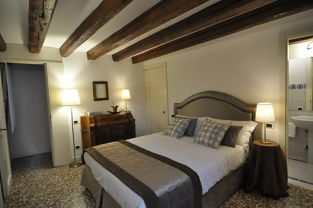 Casa Colleoni Bed & Breakfast Venice 2*,  Italy