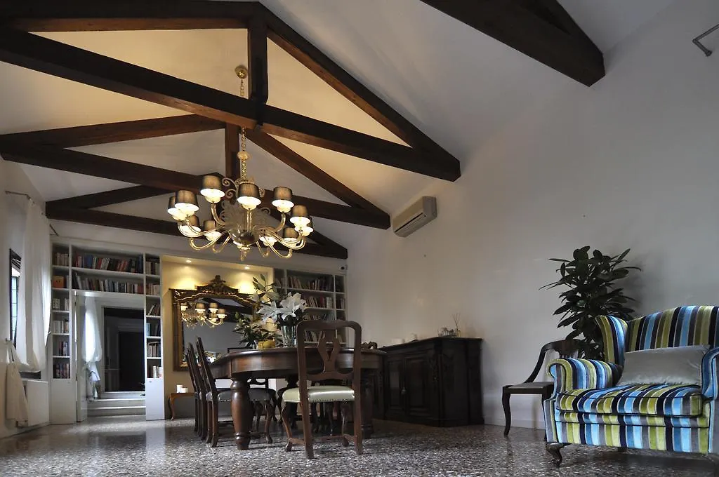 Casa Colleoni Bed & Breakfast Venice 2*,  Italy
